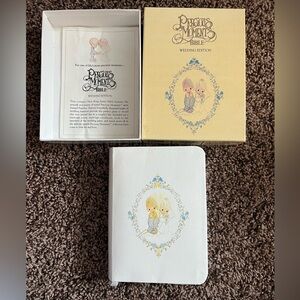 Precious Moments wedding  Bible NKJV Thomas Nelson Padded Cover Silver Edges Box